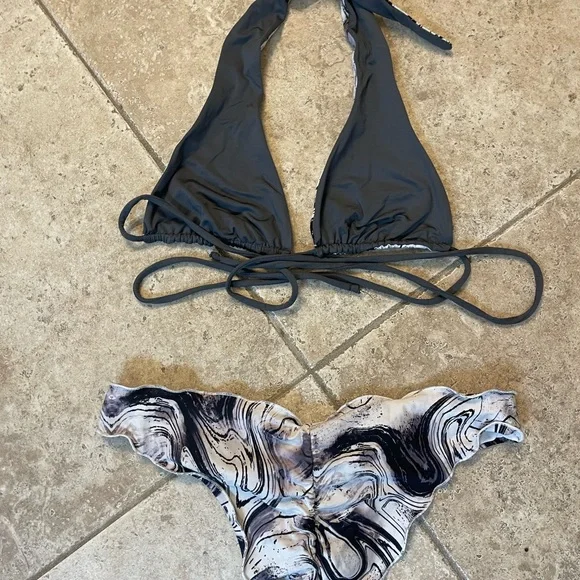 VENUS Black and White Bikini Set -never worn. Size L but seems more like M. - Picture 2 of 4